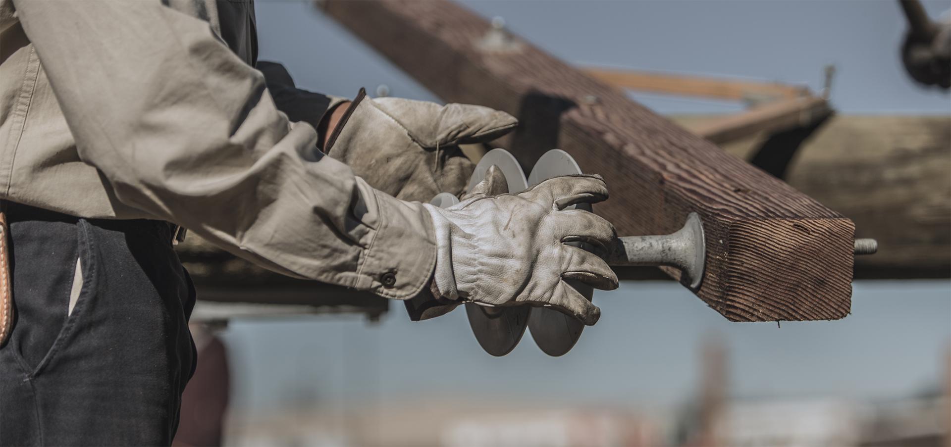 lineman_working